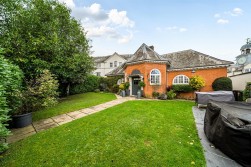 Grace Avenue, Shenley
