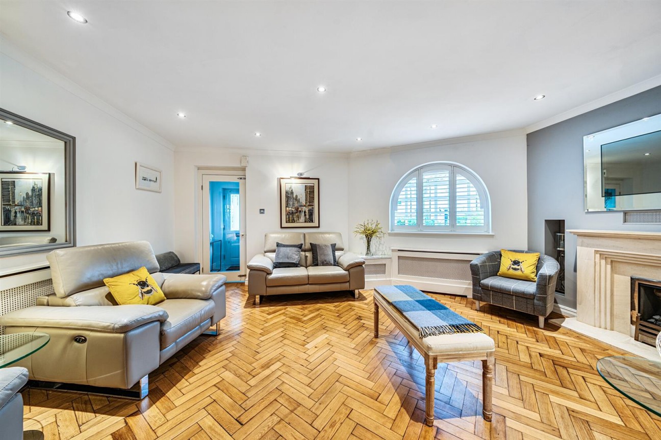 Grace Avenue, Shenley