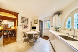 Grace Avenue, Shenley