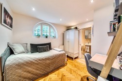 Grace Avenue, Shenley