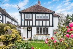 The Rose Walk, Radlett