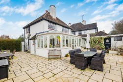 The Rose Walk, Radlett