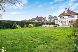 The Rose Walk, Radlett
