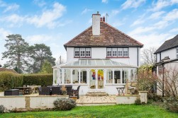 The Rose Walk, Radlett