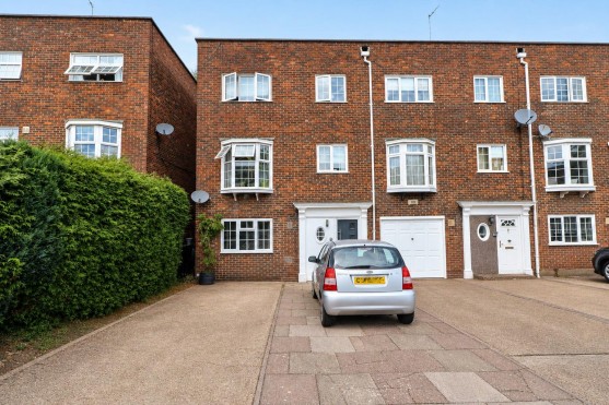 Berkeley Close, Elstree, Borehamwood