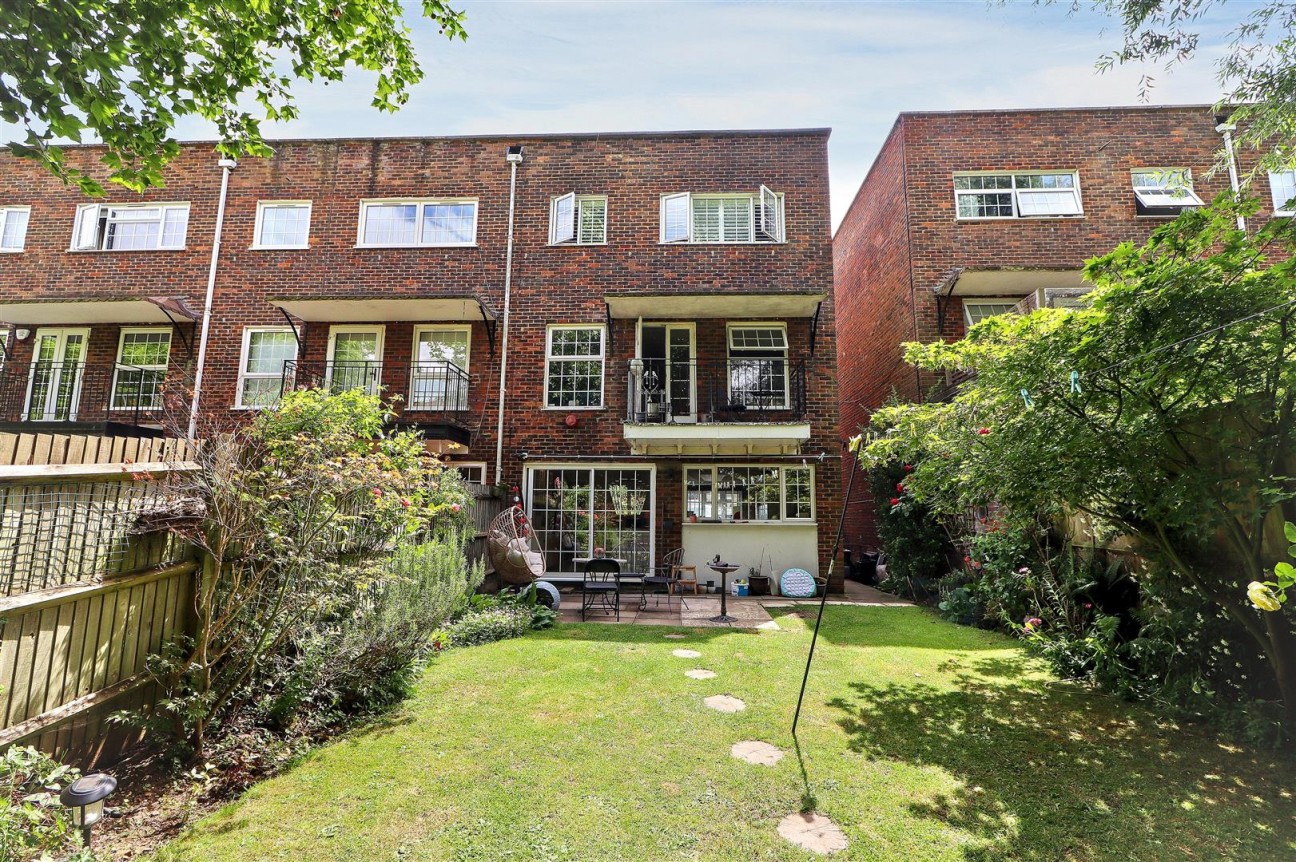 Berkeley Close, Elstree, Borehamwood