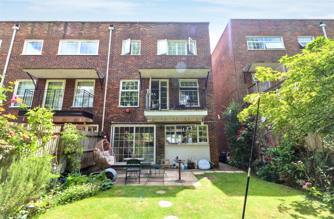 Berkeley Close, Elstree, Borehamwood