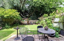 Berkeley Close, Elstree, Borehamwood