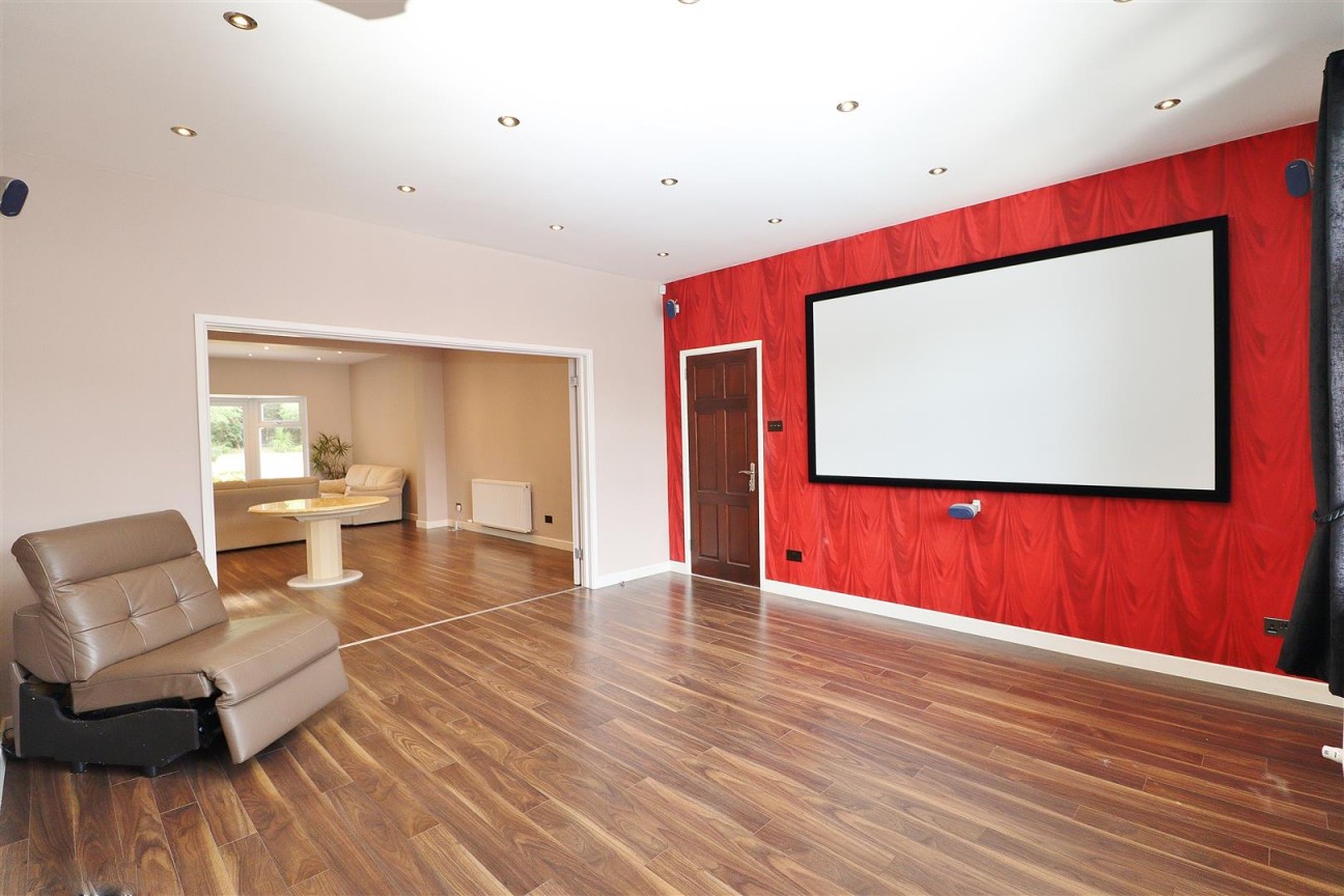 Deacons Hill Road, Elstree, Borehamwood