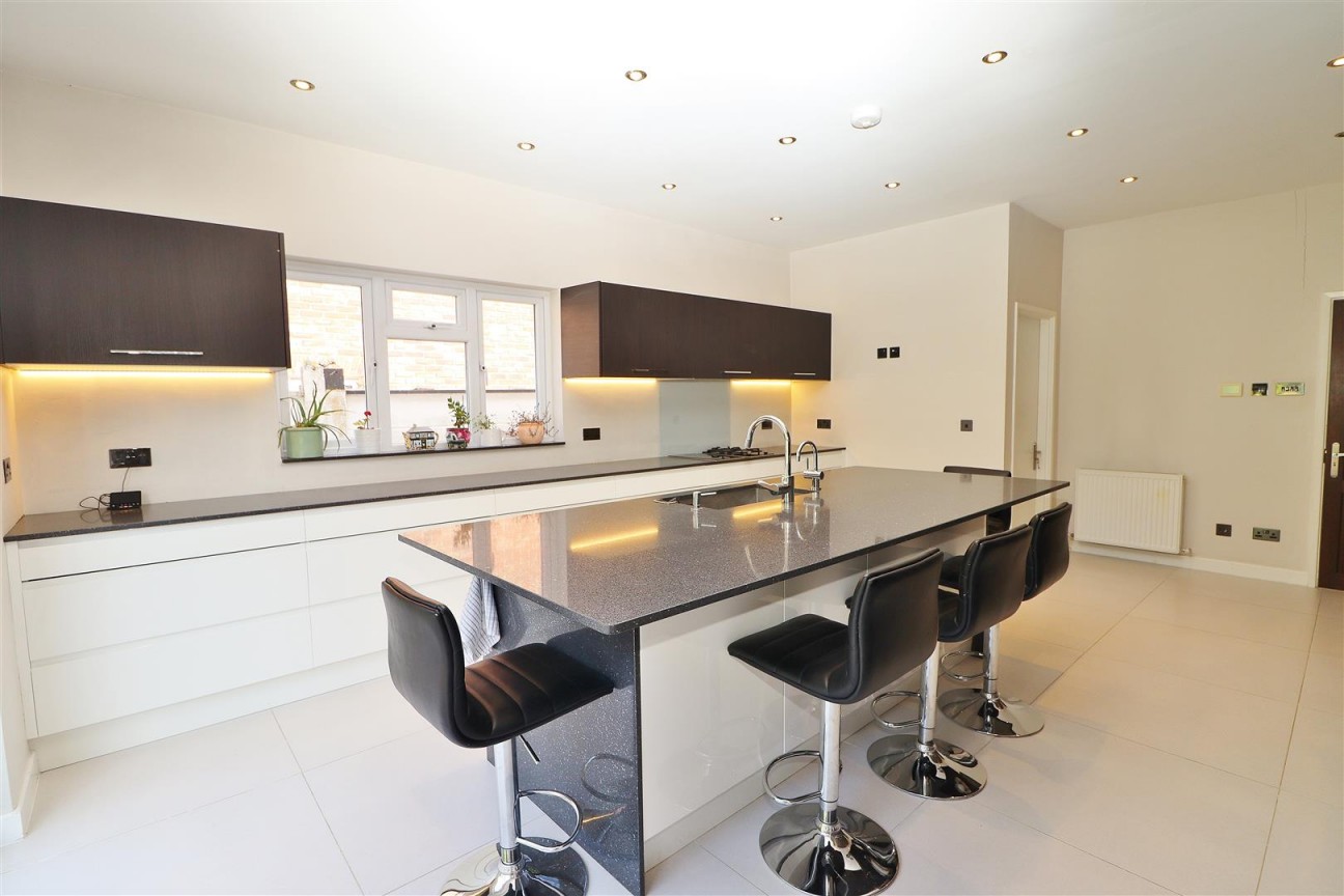 Deacons Hill Road, Elstree, Borehamwood