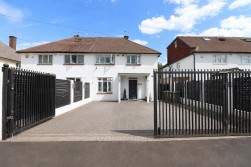 Balmoral Drive, Borehamwood