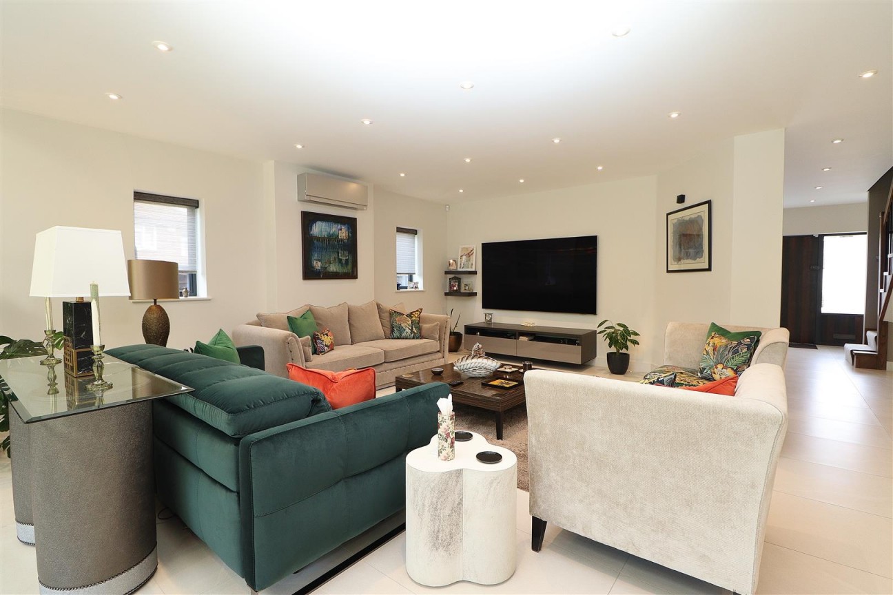 Deacons Hill Road, Elstree, Borehamwood