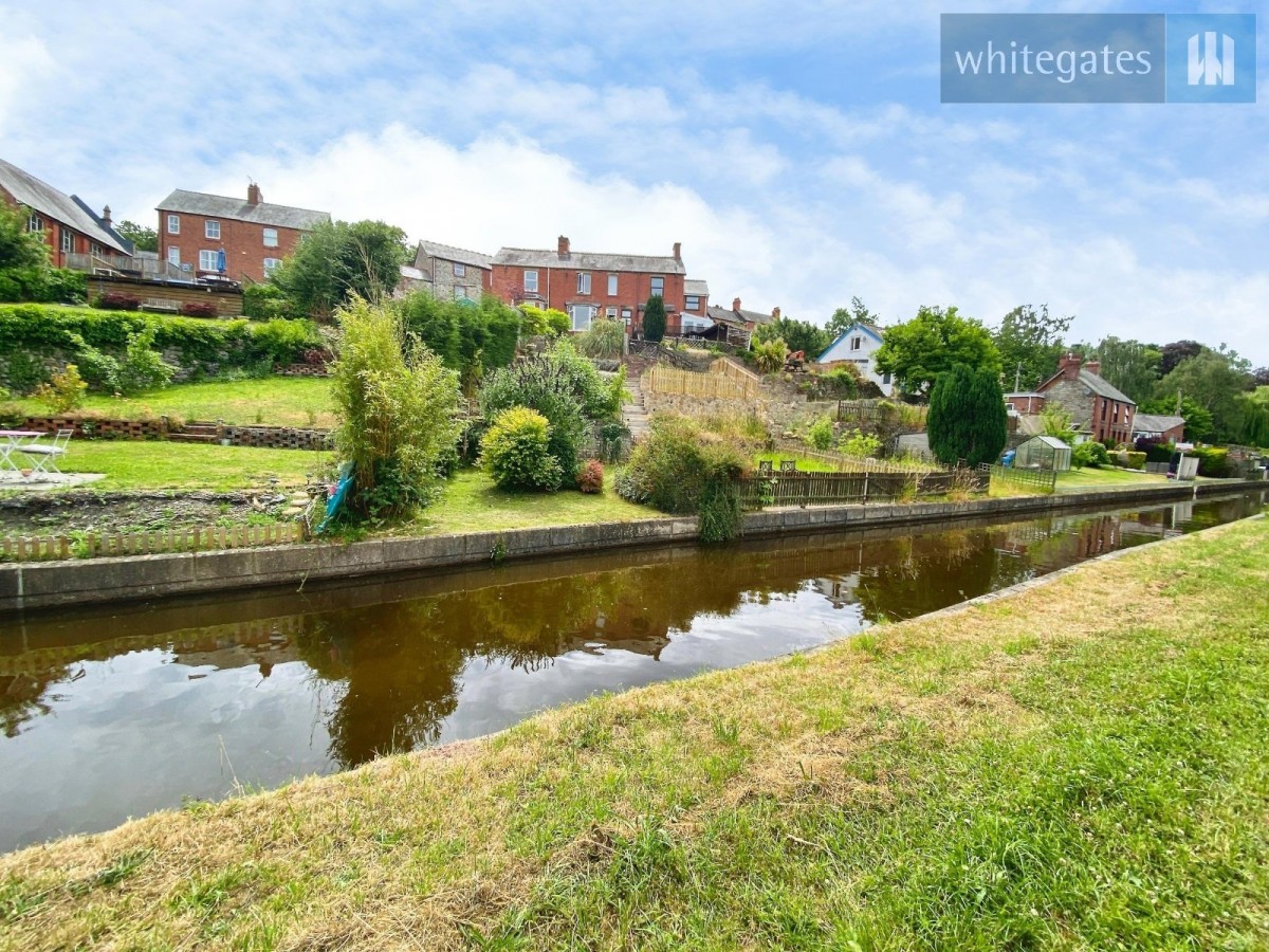 Canal Side, Froncysyllte, Llangollen