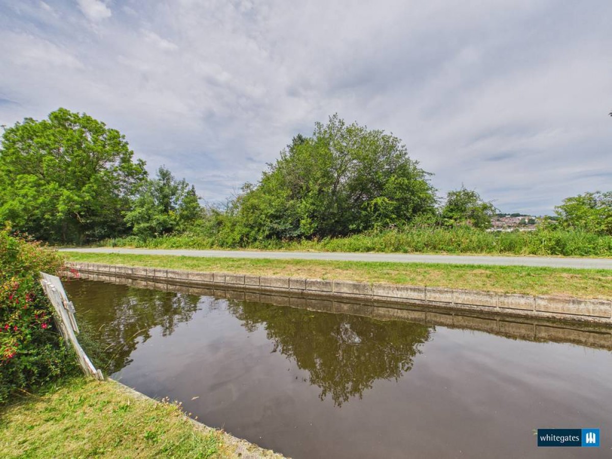 Canal Side, Froncysyllte, Llangollen