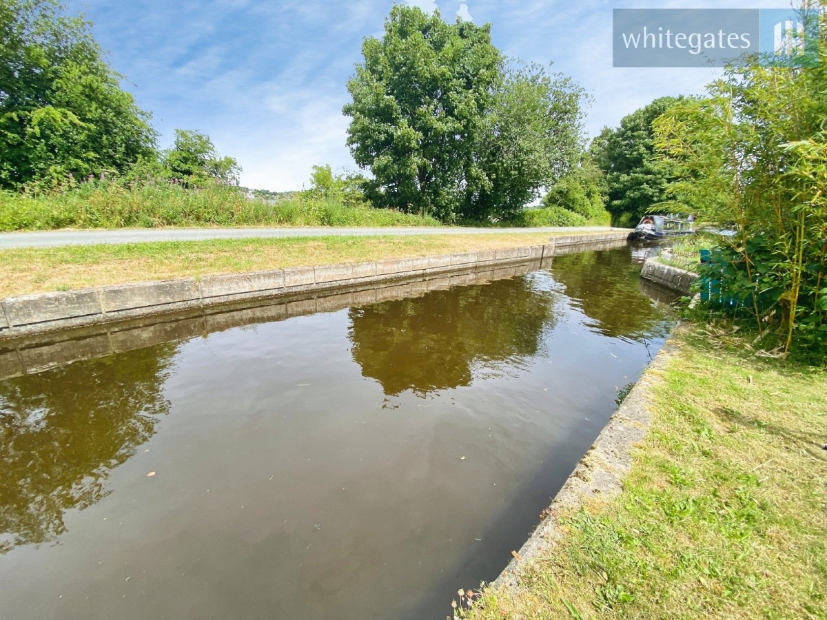 Canal Side, Froncysyllte, Llangollen