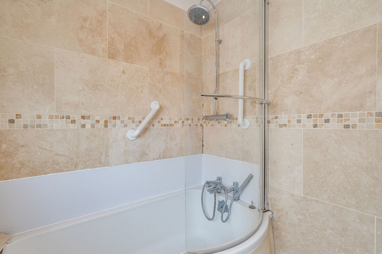 Doncaster Close, Little Lever, BL3