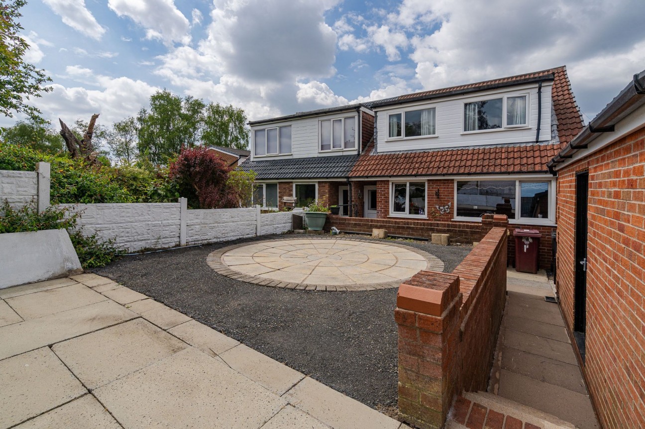 Doncaster Close, Little Lever, BL3
