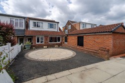 Doncaster Close, Little Lever, BL3