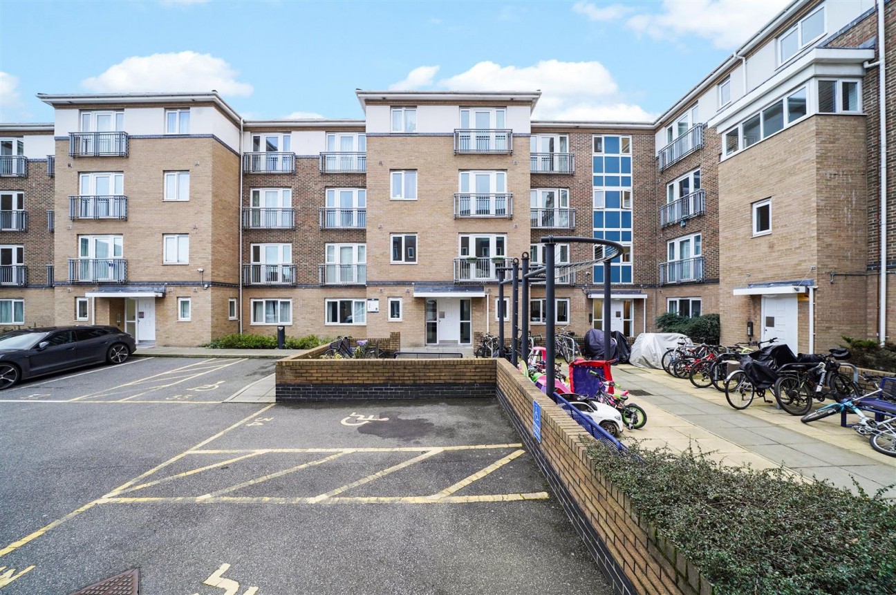 Morton Close, London