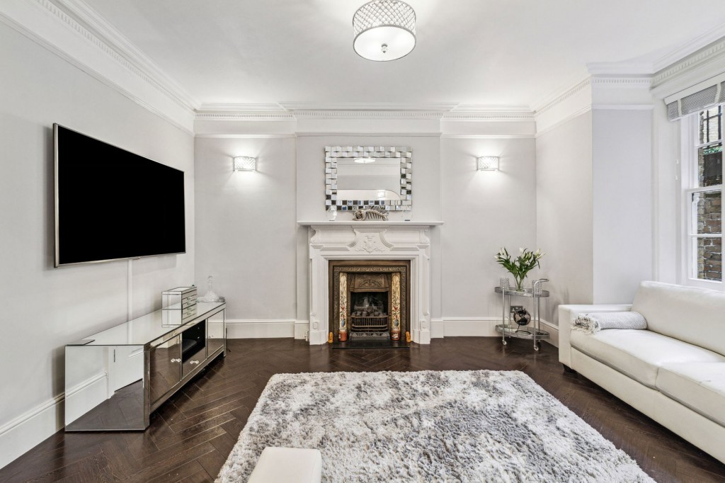 Pitt Street, London, W8