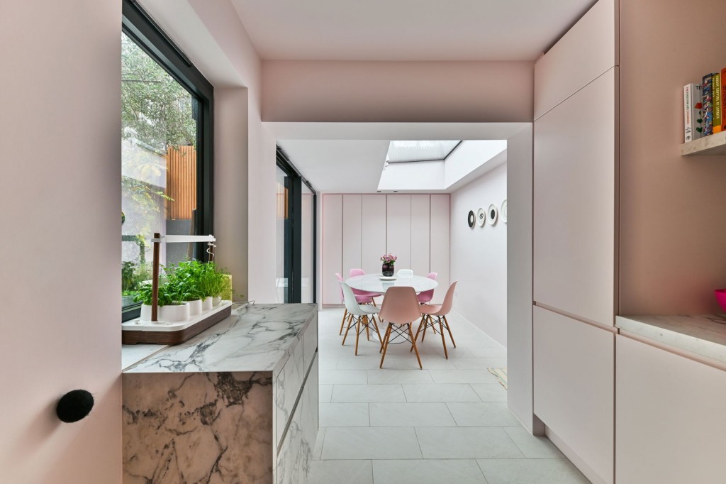 Holland Park Avenue, Notting Hill