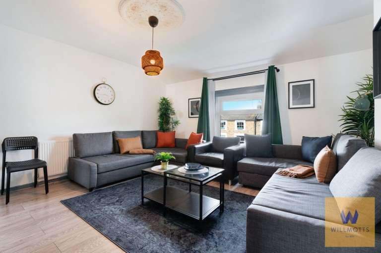 St. Stephens Avenue, London, W12