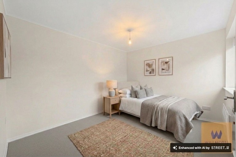 9A Stainash Parade, Kingston Road, TW18