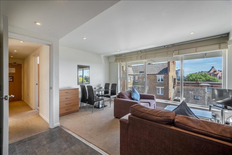 15 Richmond Court, Kensington Olympia, W14