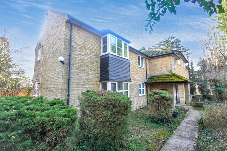 Brambleside, Walnut Tree House Brambleside, HP11