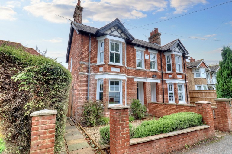 Wycombe Road, Stokenchurch, HP14