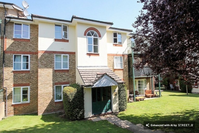 Queen Alexandra Road, High Wycombe, HP11
