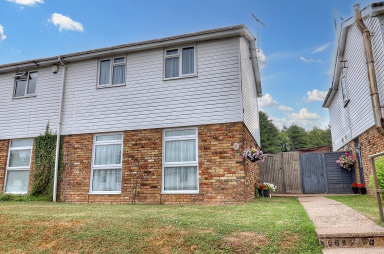 Pusey Way, Lane End, HP14