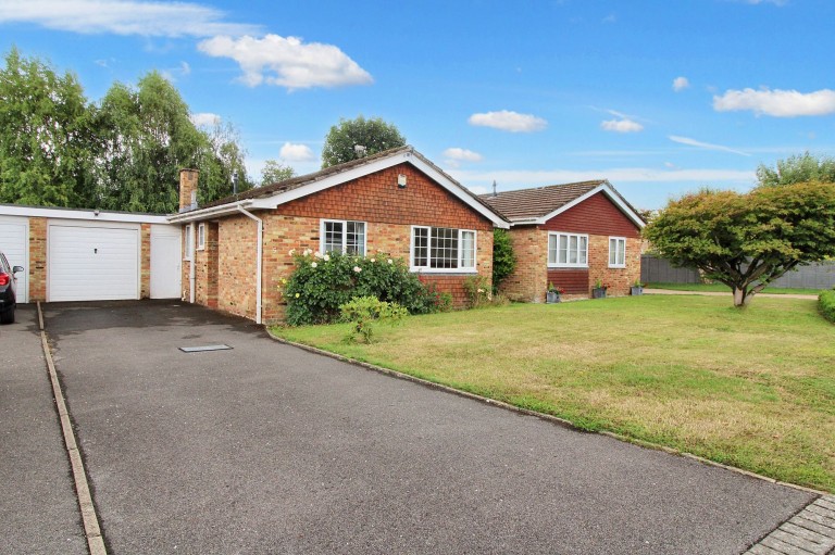 The Rosary, Holmer Green, HP15