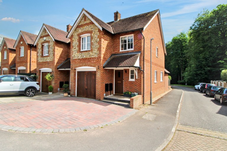 Montford Mews, Hazlemere, HP15