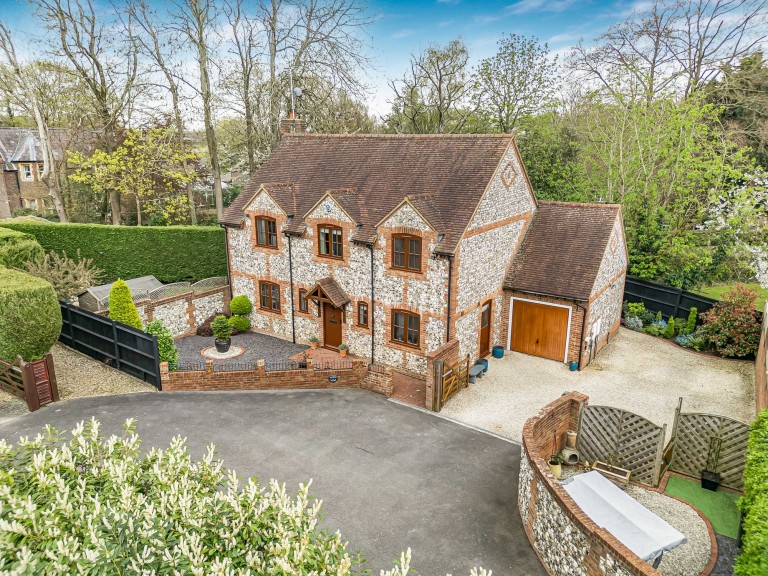 5 Overdales, Hazlemere, HP15