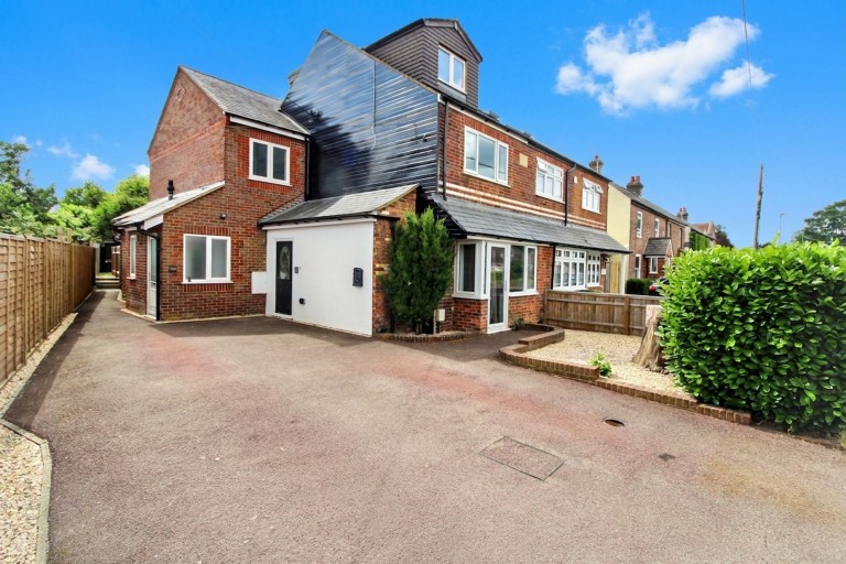Earl Howe Road, Holmer Green, HP15