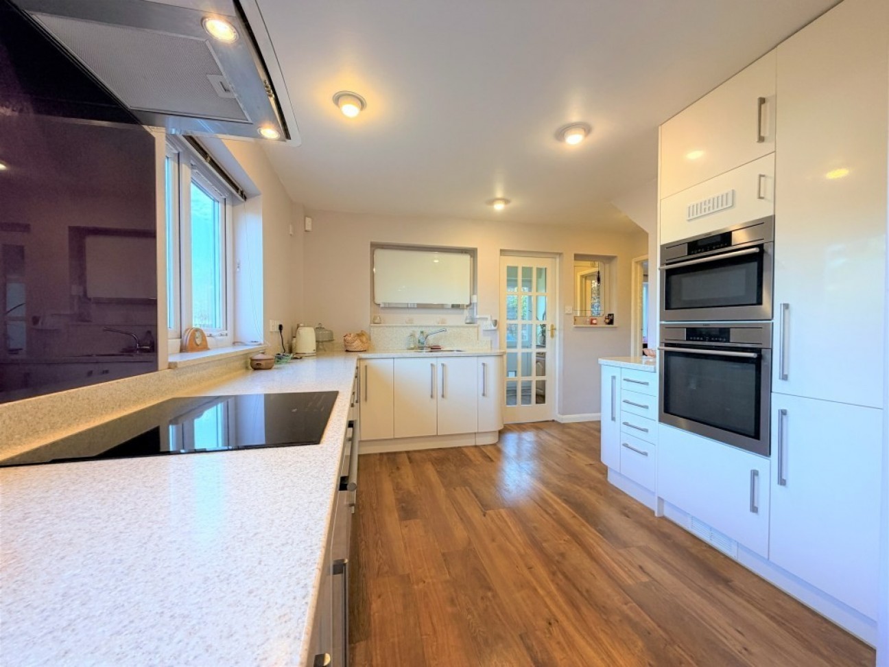 Main Road, Chelmondiston