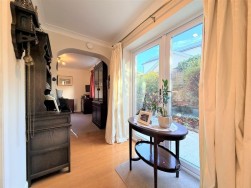 Main Road, Chelmondiston