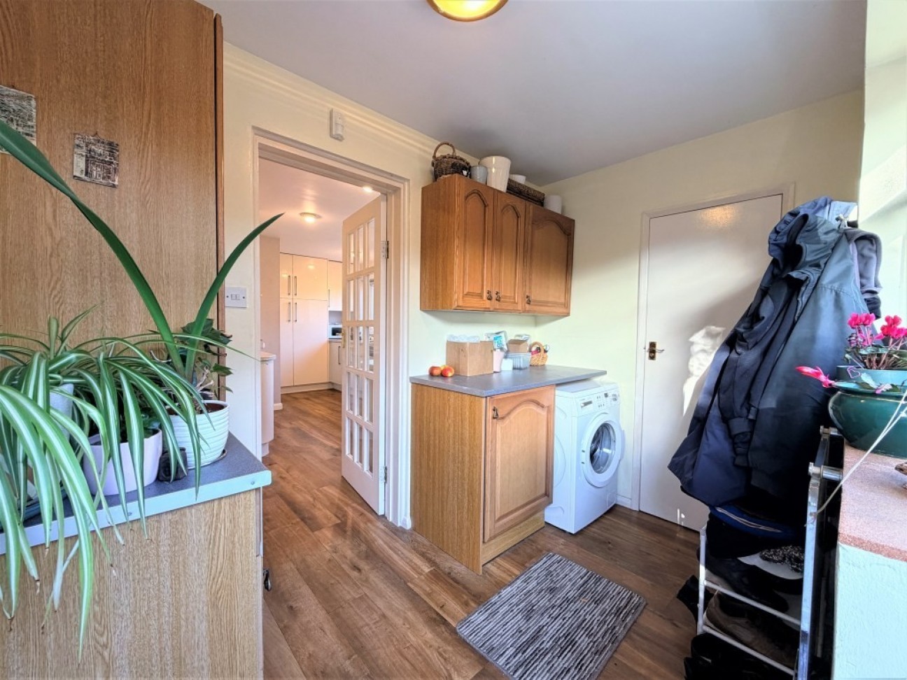 Main Road, Chelmondiston