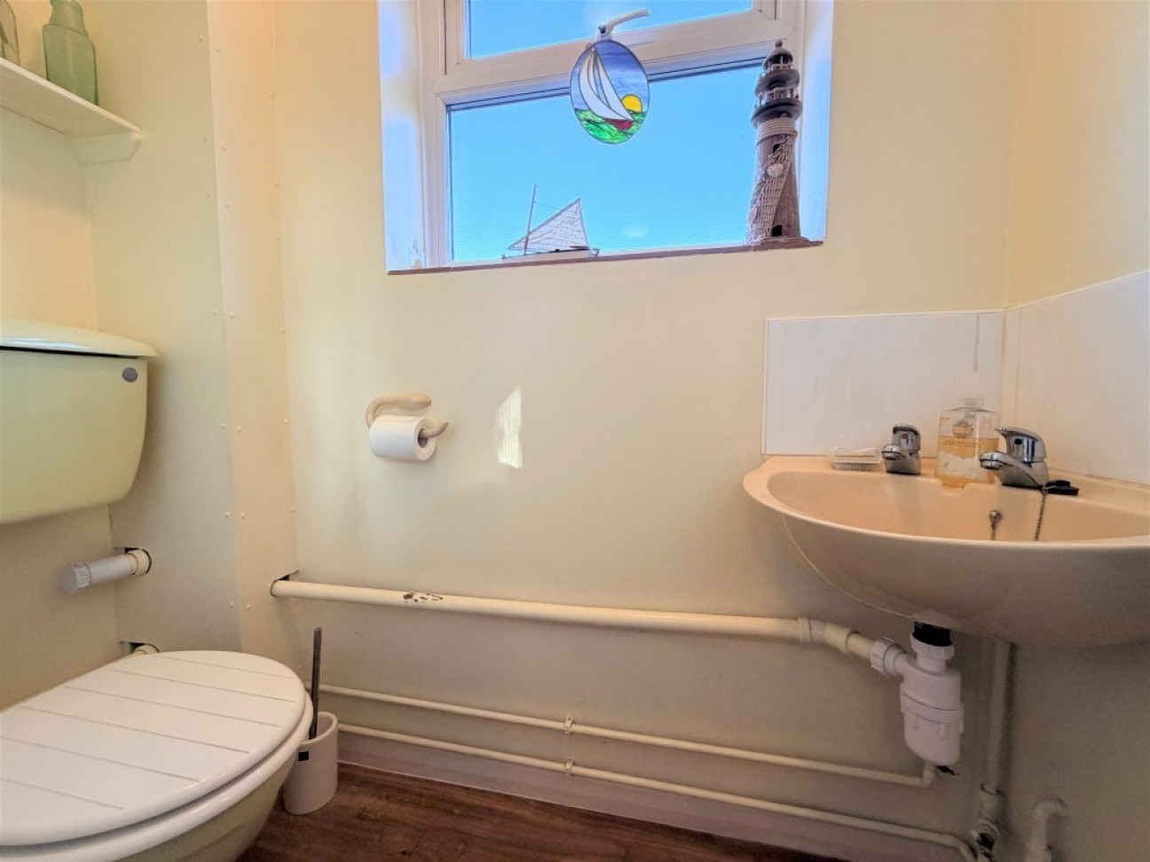 Main Road, Chelmondiston