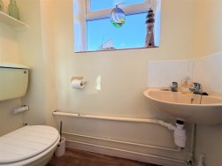 Main Road, Chelmondiston