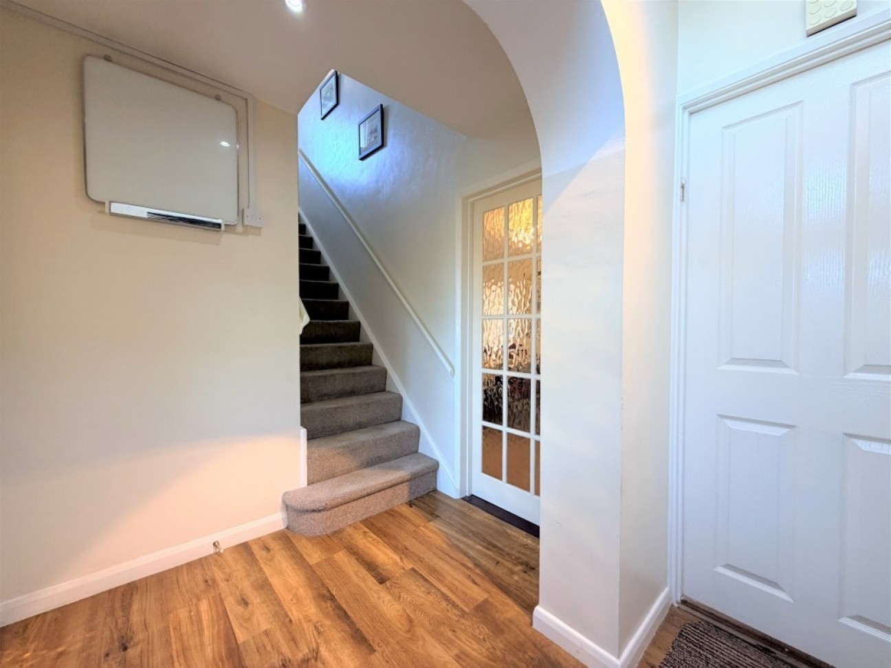 Main Road, Chelmondiston