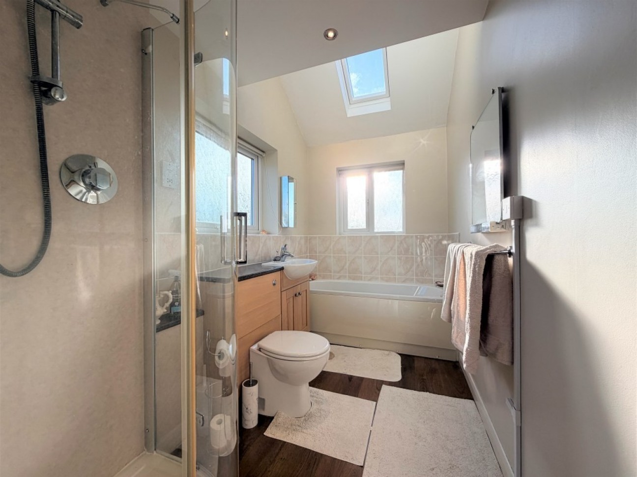 Main Road, Chelmondiston