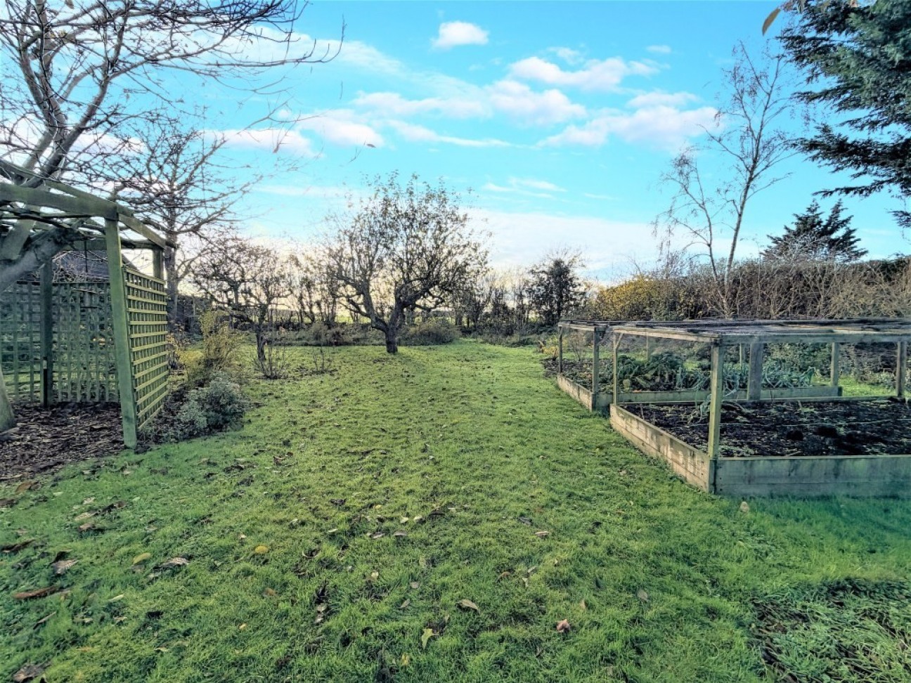 Main Road, Chelmondiston