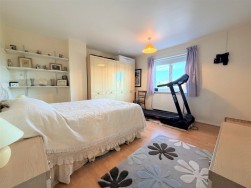 Main Road, Chelmondiston