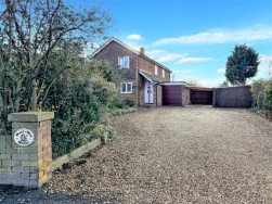 Main Road, Chelmondiston