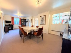 Main Road, Chelmondiston