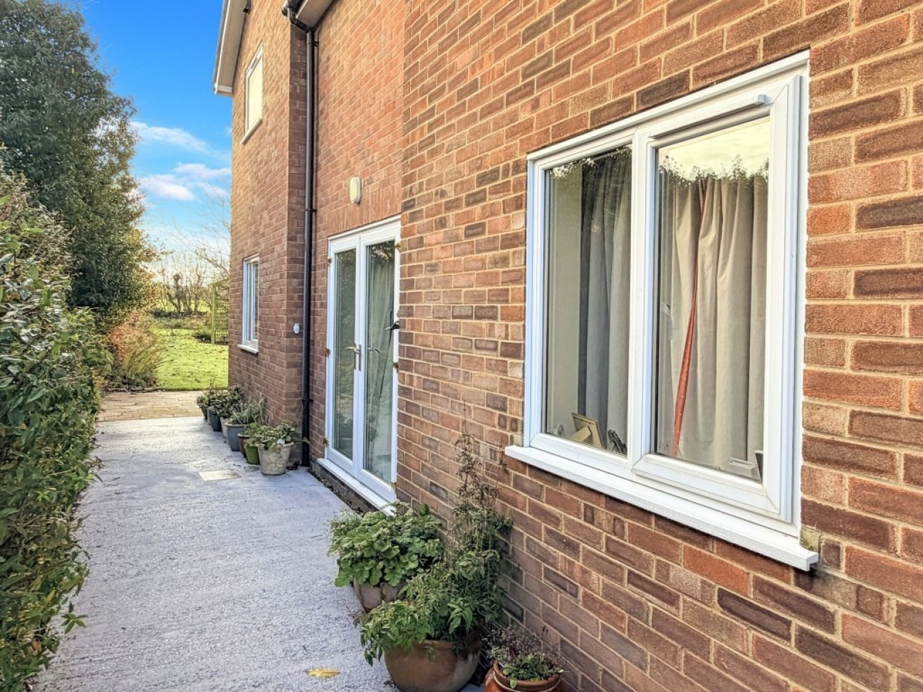 Main Road, Chelmondiston