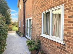 Main Road, Chelmondiston