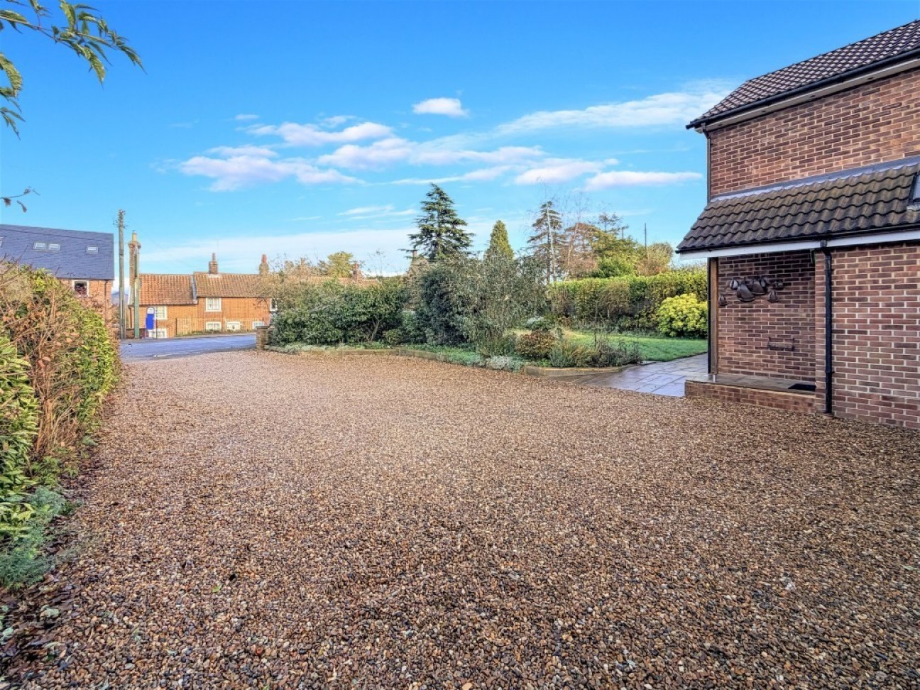 Main Road, Chelmondiston